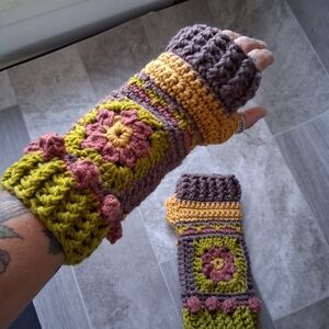 Chunky Crochet Fingerless Gloves, Boho, Hippie Hndwarmers, Flower